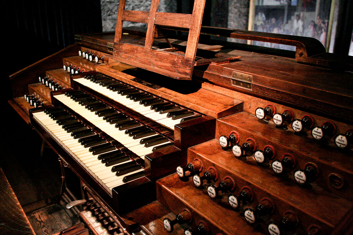 toulouse-du-taur-console-vue-de-biais_gallery